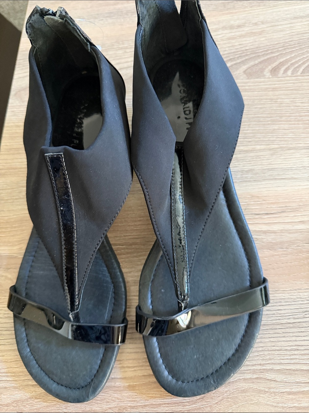 Donald J. Pliner Black Women’s Toe-Post Sandal